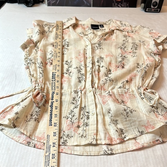 Button down sheer blouse with butterfly print - Picture 9 of 10